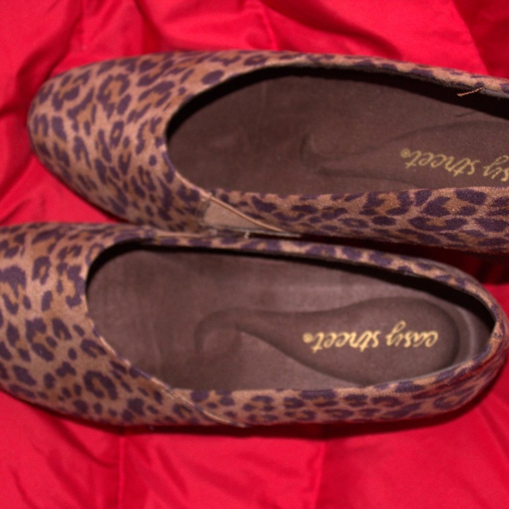 Easy Street Peace Leopard Super Suede NIB 7, 7.5, 8, 9 / Mediums and Narrows - Picture 7 of 14